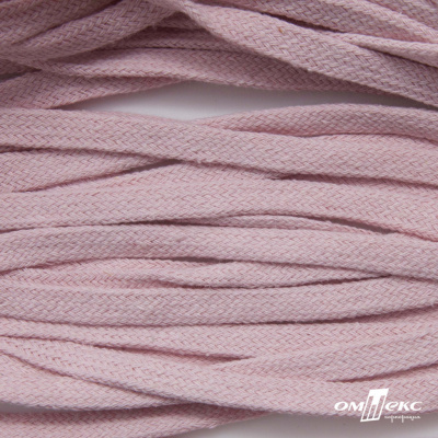 Шнур плетеный d-8 мм плоский, 70% хлопок 30% полиэстер, уп.85+/-1 м, цв.1019-св.розовый - купить в Соликамске. Цена: 735 руб.